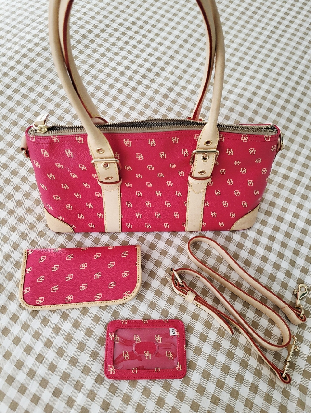 NWT Dooney & Bourke Medium Signature Domed Satche In Red With Accessories